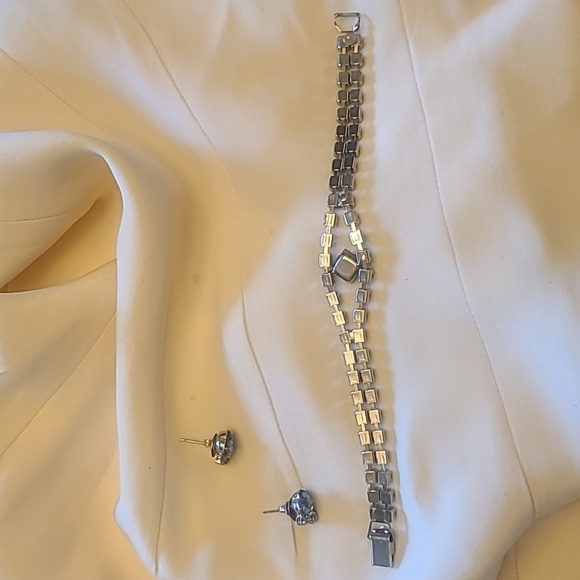 VINTAGE blue rhinestone earring and bracelet set - Picture 4 of 6